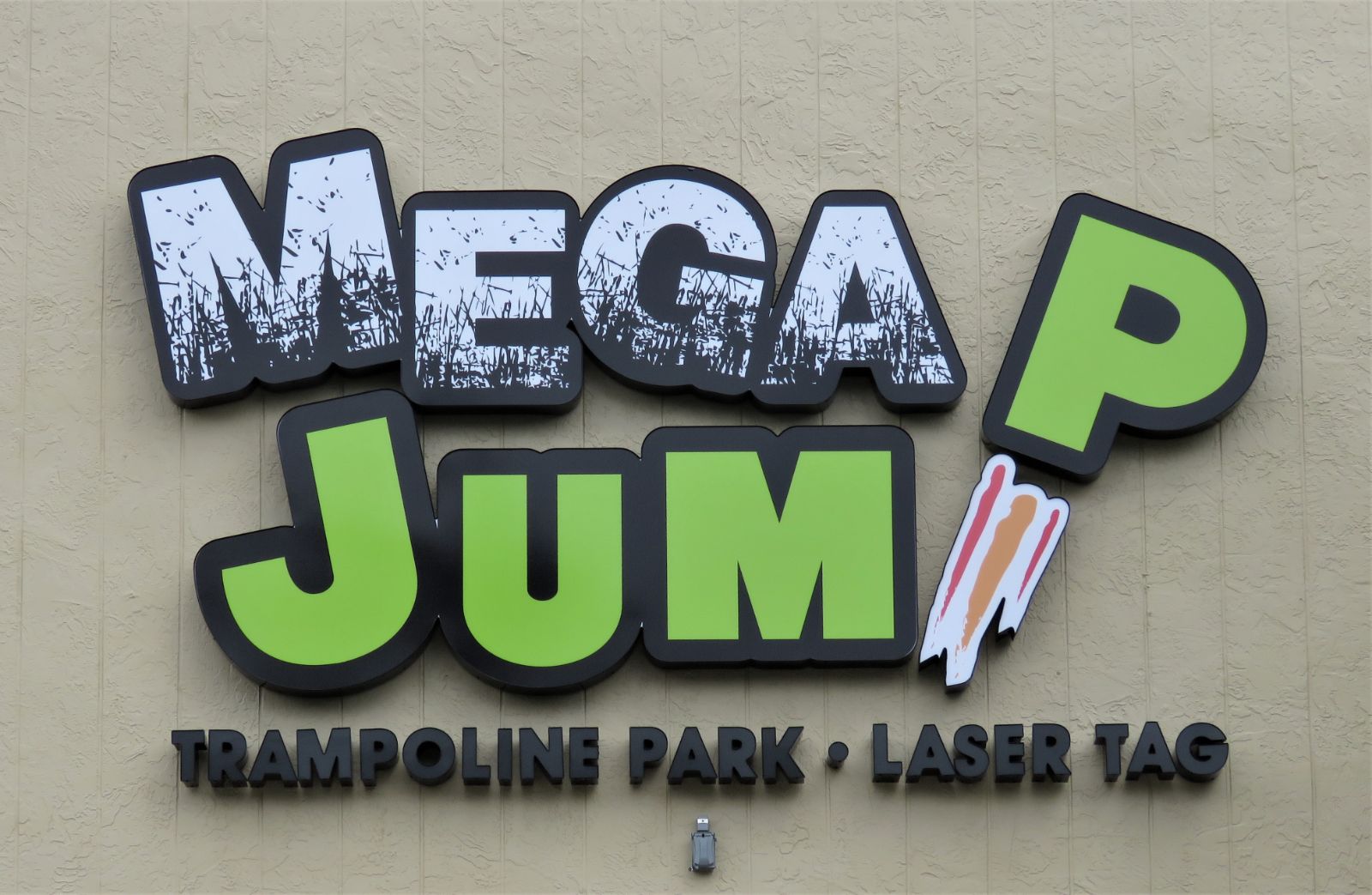 stramt Lære midler Mega Jump - Trampoline Park - Laser Tag | Forever Signs INC